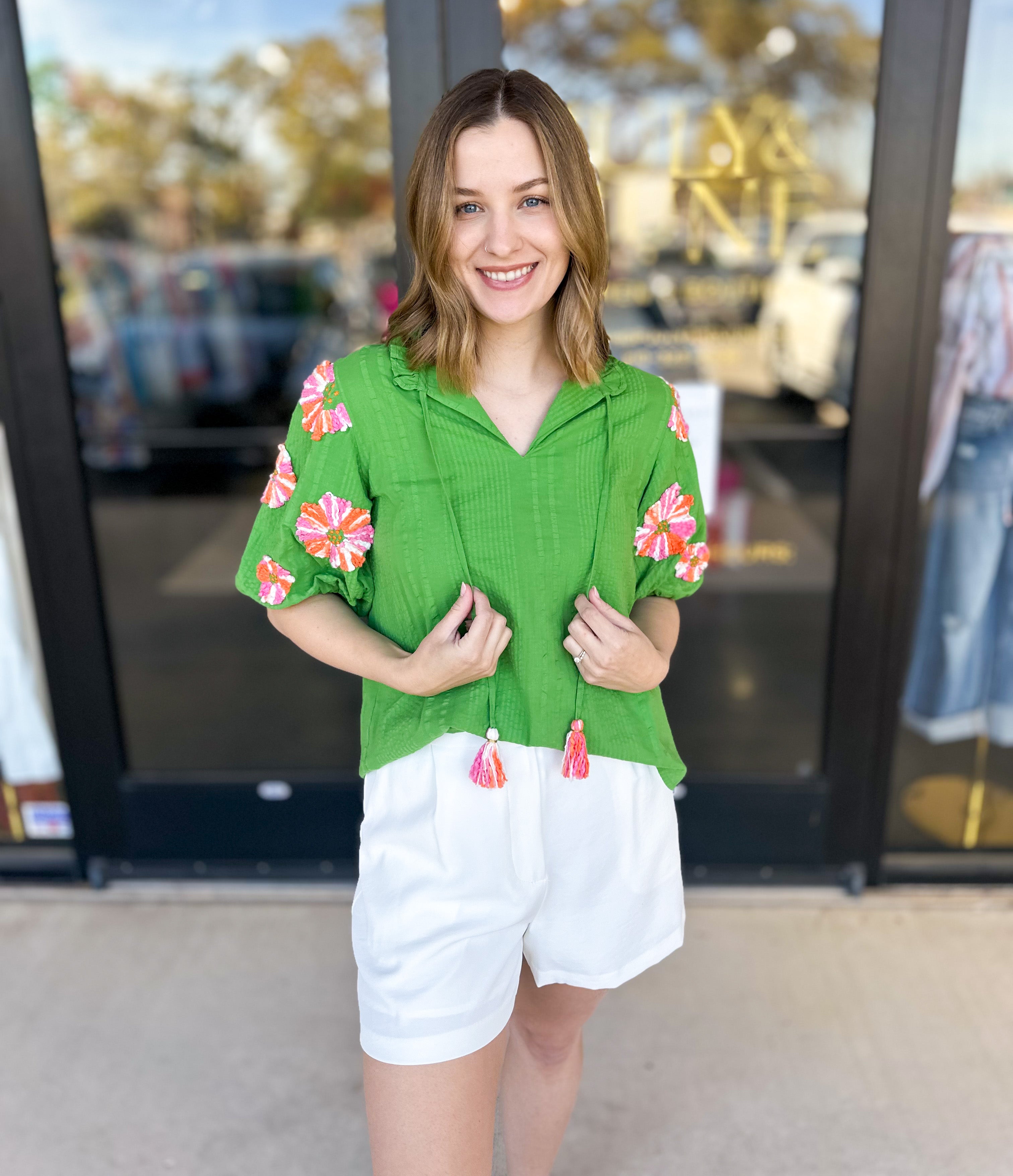 Chic Shorts - Ivory-410 Shorts/Skirts-SKIES ARE BLUE-July & June Women's Fashion Boutique Located in San Antonio, Texas