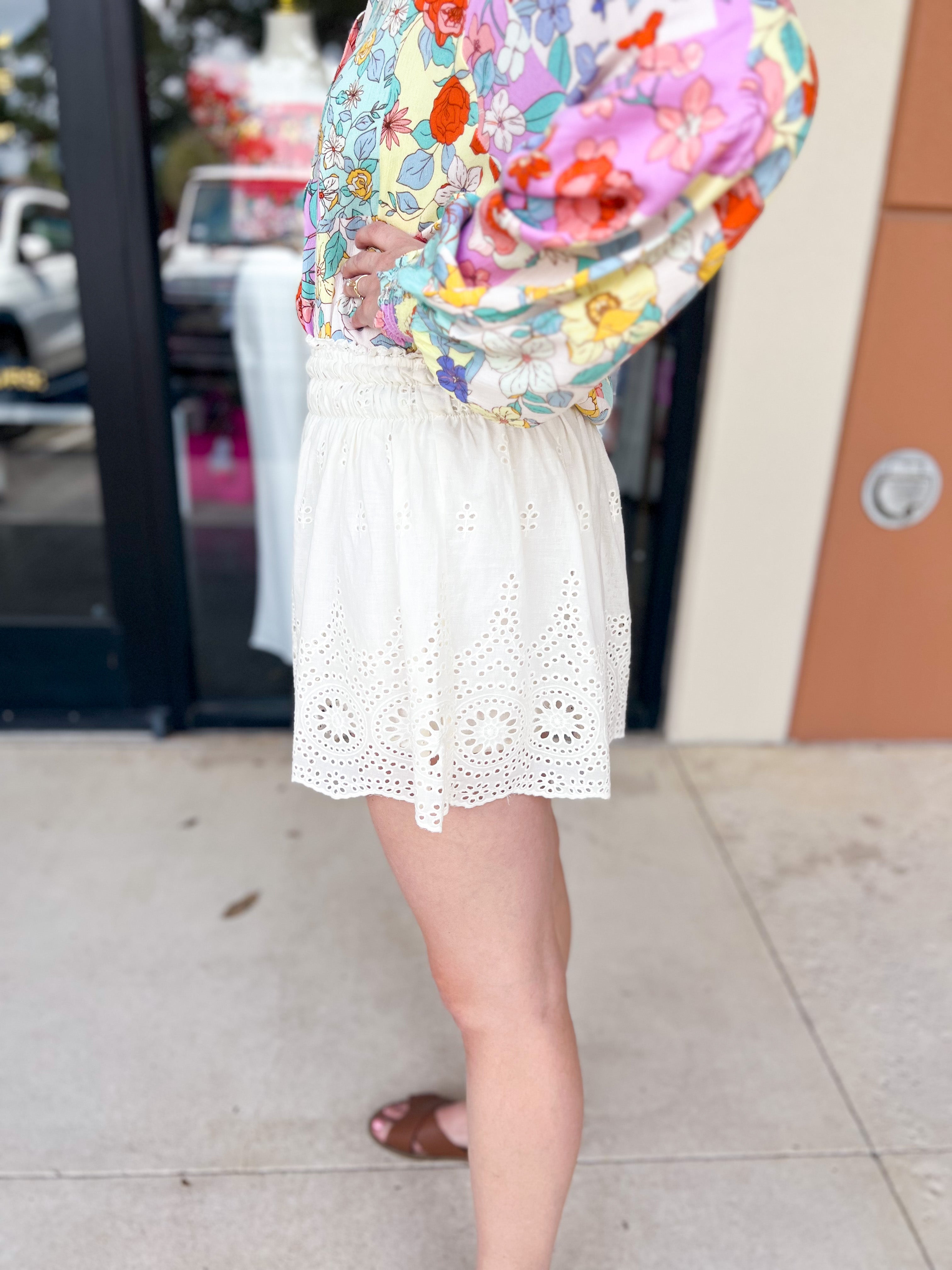 Feminine Crochet Shorts - Cream-510 Mini-ENTRO-July & June Women's Fashion Boutique Located in San Antonio, Texas