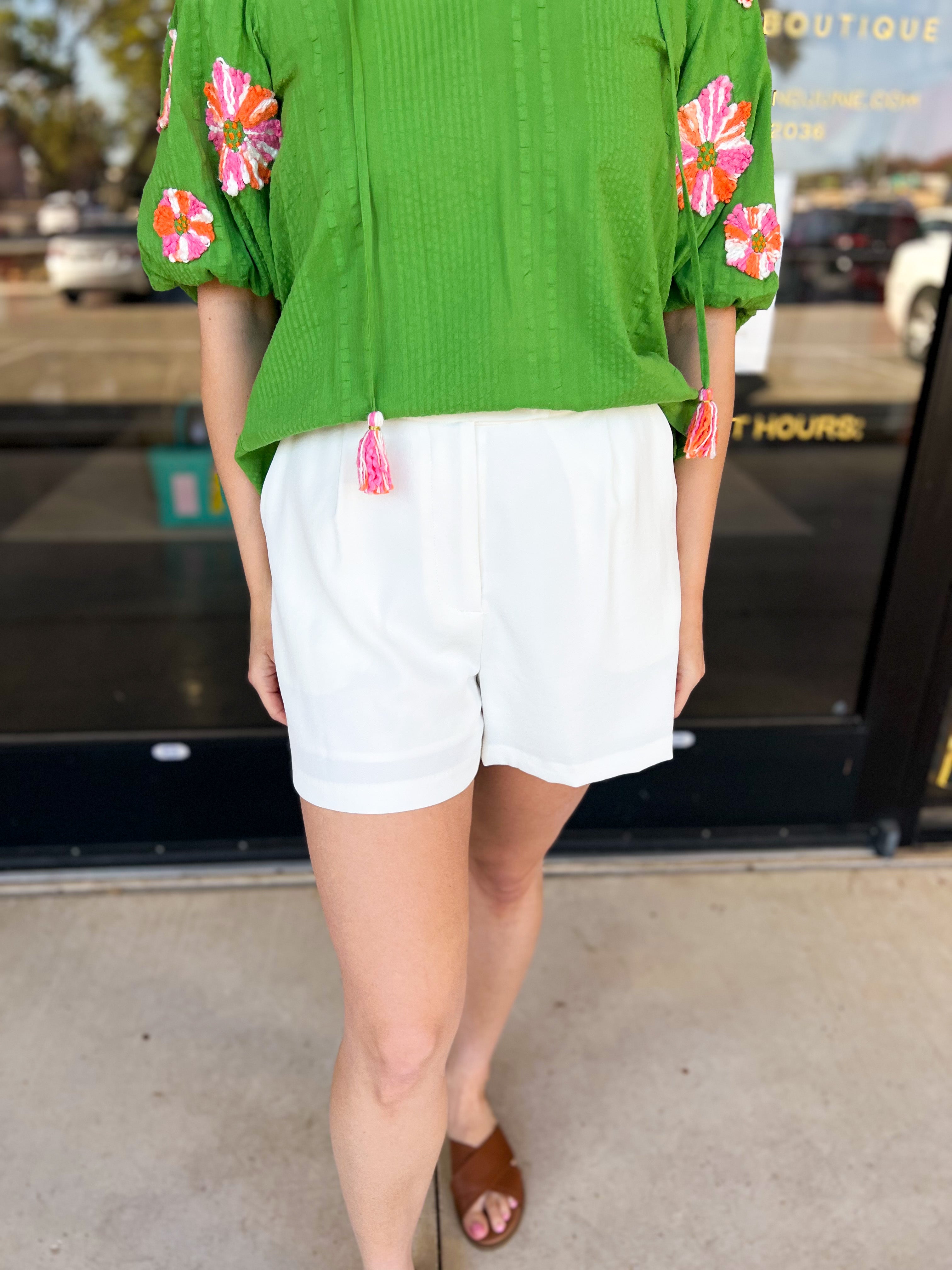 Chic Shorts - Ivory-410 Shorts/Skirts-SKIES ARE BLUE-July & June Women's Fashion Boutique Located in San Antonio, Texas