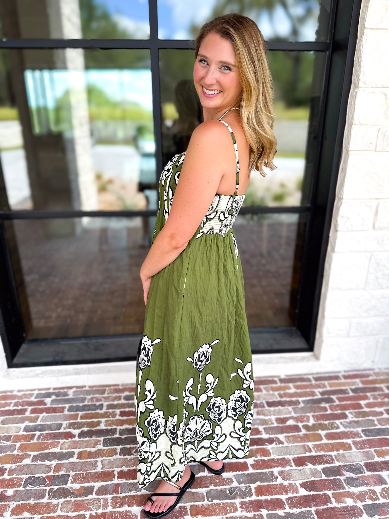 Floral Pleated Midi Dress - Moss Green-500 Midi-ENTRO-July & June Women's Fashion Boutique Located in San Antonio, Texas