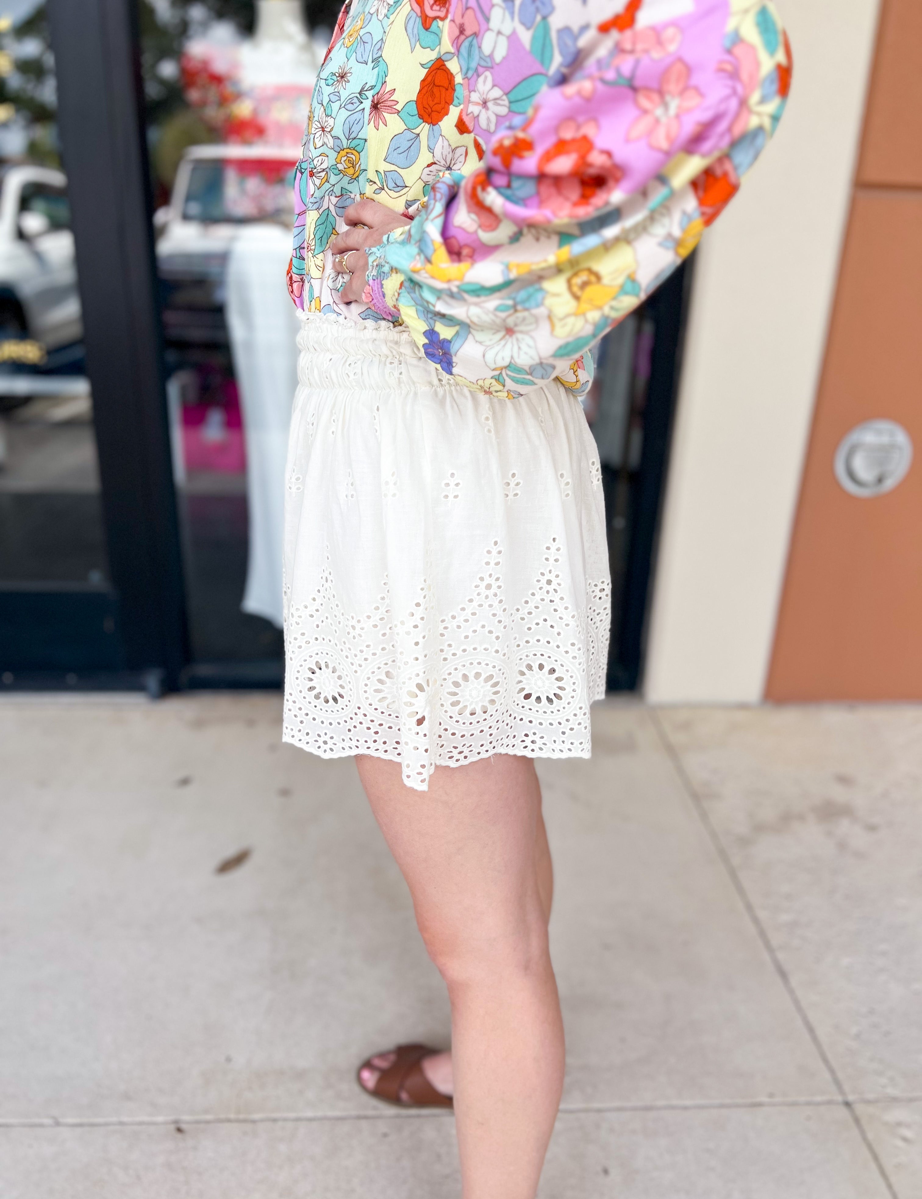 Feminine Crochet Shorts - Cream-510 Mini-ENTRO-July & June Women's Fashion Boutique Located in San Antonio, Texas