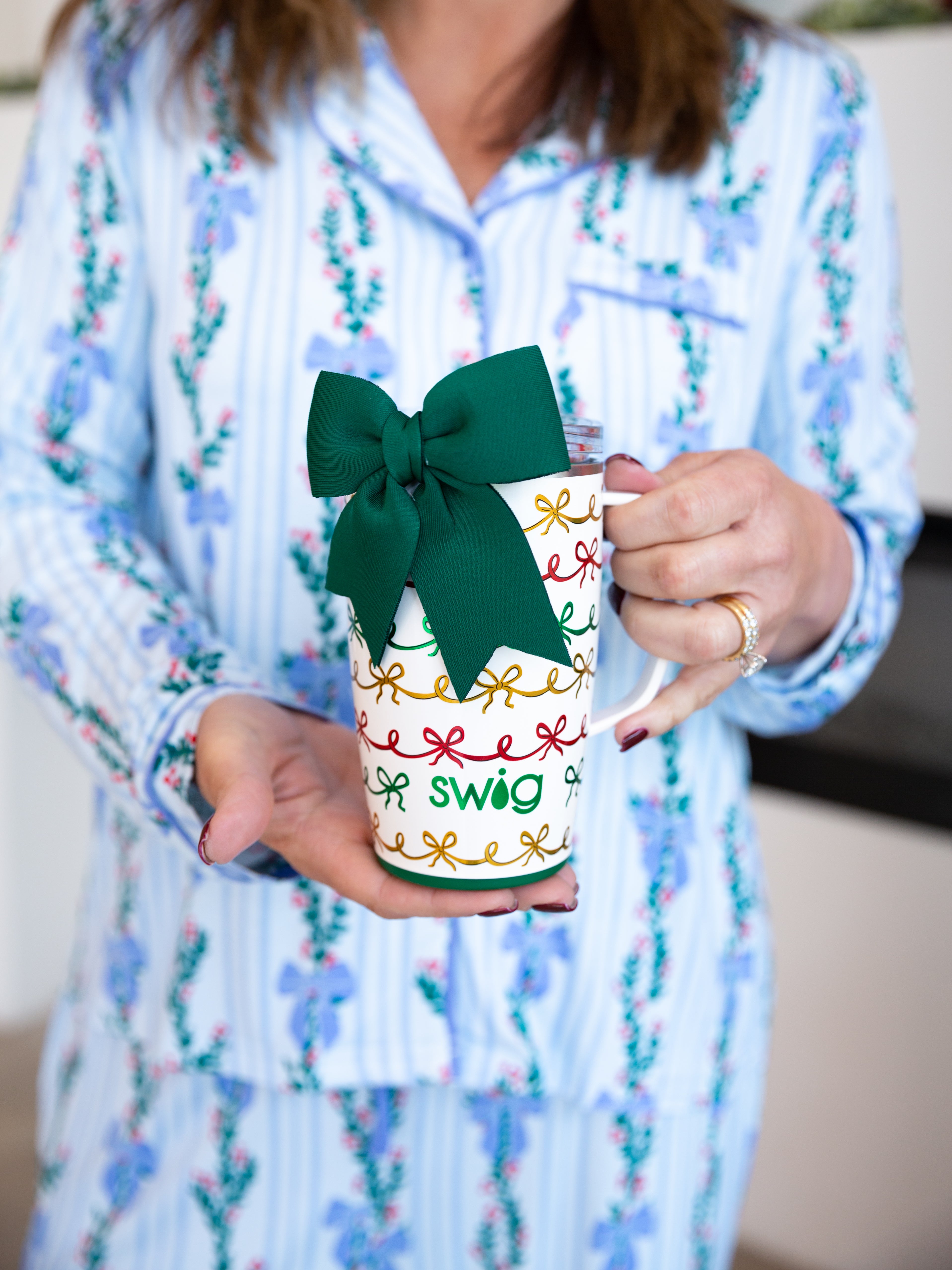 SWIG - Christmas Bows Travel Mug 18oz-140 Gifts + Home-SWIG-July & June Women's Fashion Boutique Located in San Antonio, Texas